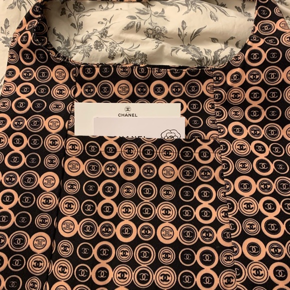 Chanel Black and Tan Patterned Shoulder Bag - Picture 8 of 10